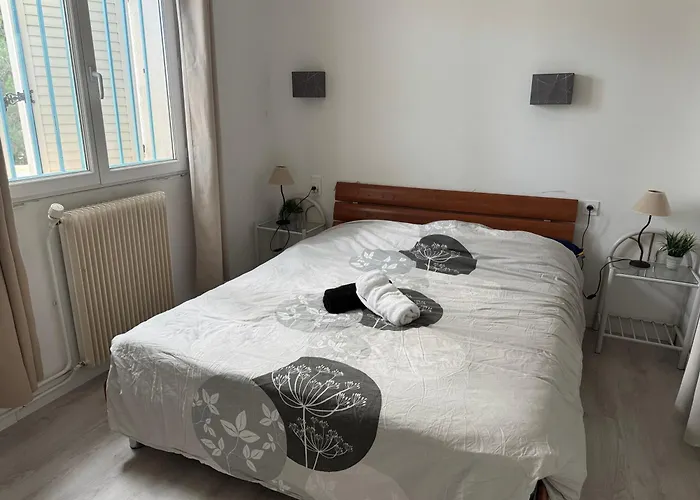 Les Micocouliers - Spacieuse Maison,4chambres ,avec Jardin- Parking -wifi Дом отдыха *